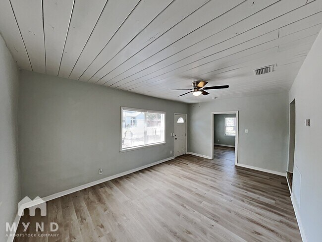Building Photo - 1412 E Annie St