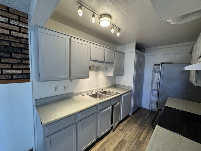 Building Photo - 6078 W Golden Ln