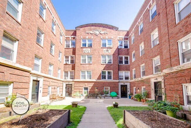 Foto del edificio - 838 E 53rd St