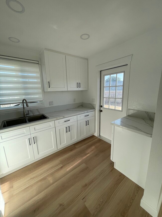 Foto del edificio - 6315 Osler St