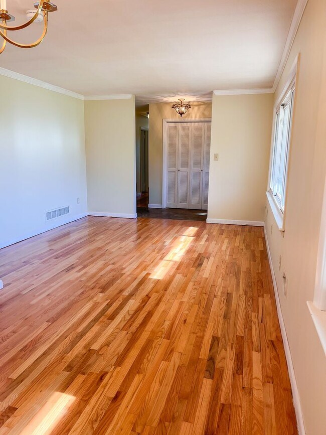 Foto del edificio - 2117 Clairmont Dr.