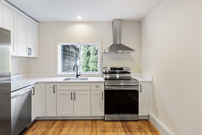 Building Photo - 2820 19th Ave S
