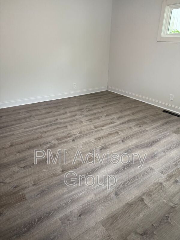 Building Photo - 3108 SE Colfax St