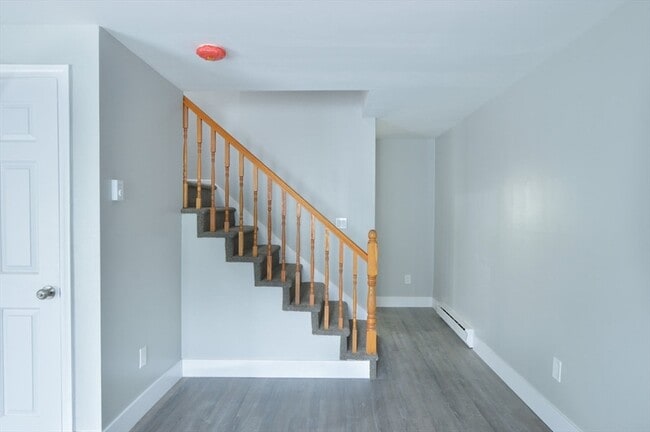 Photo - 1049 Pleasant St House