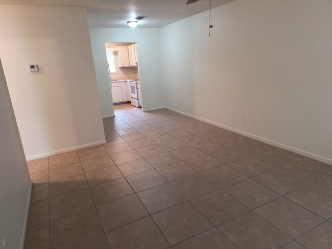 Foto del edificio - 3395 GreenBriar Triplex