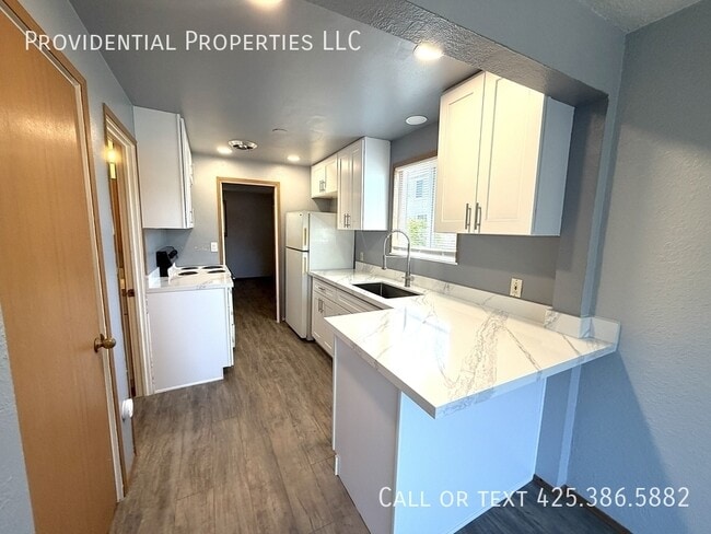 Building Photo - 1122 Lafayette St S