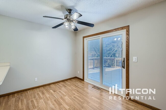 Foto del edificio - 7030 Sherwood Rd
