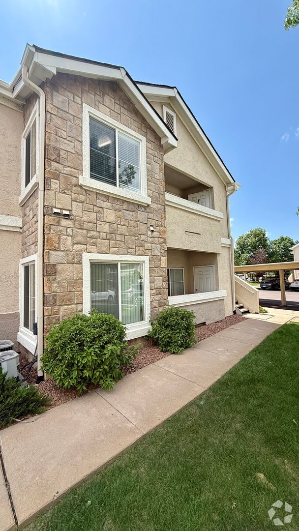 Building Photo - 3895 Strawberry Field Grove