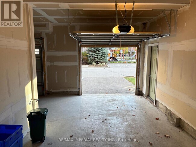 Building Photo - 173 Lewis Honey Dr