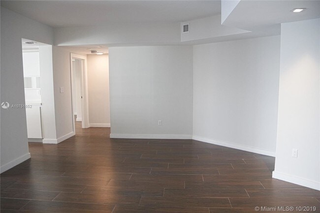 Building Photo - 4000 Island Blvd