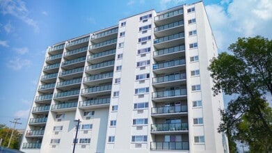 Building Photo - 480 Charles St