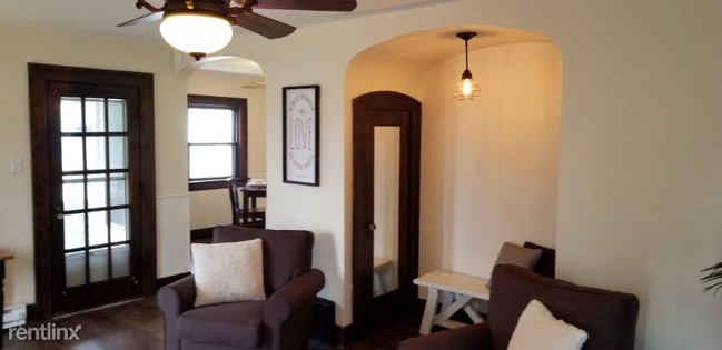 Building Photo - 2 br, 1 bath House - 615 W State Blvd