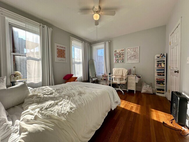 Foto del edificio - BROOKLINE 6 BED/3 BATH NEAR B.U. AVAILABLE ANY TIME FROM NOW - JAN 1ST, 2026