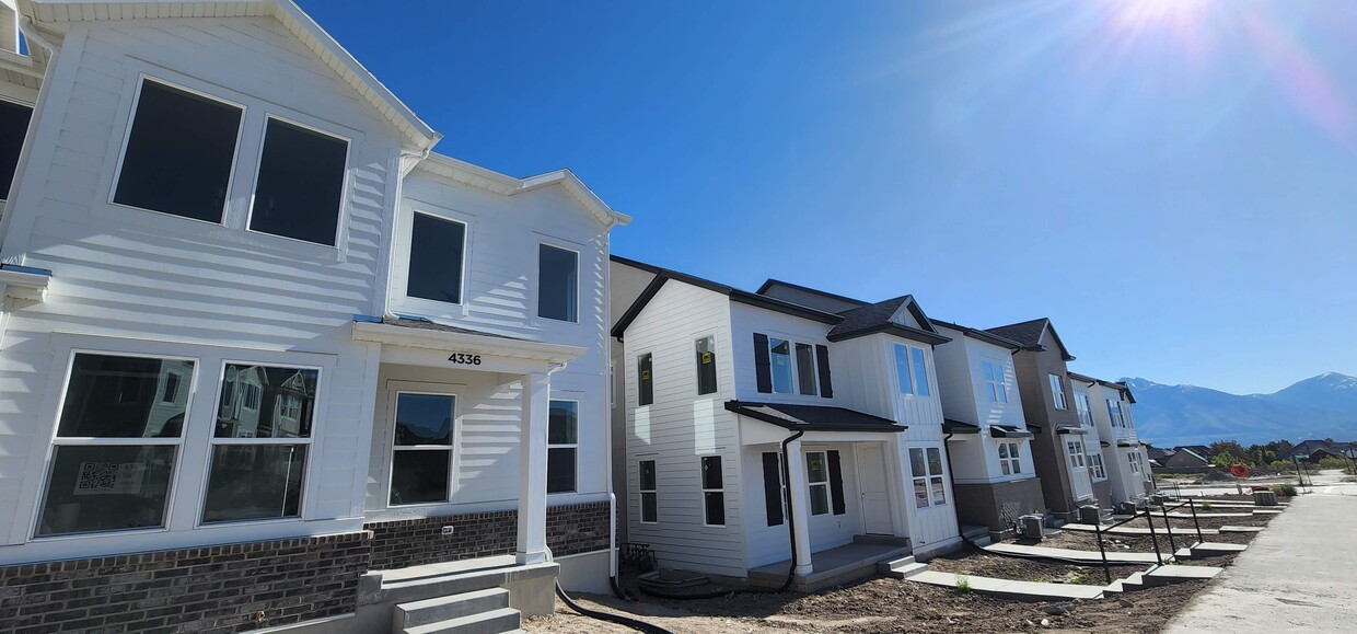 Foto principal - 4336 W Watchmen Wy