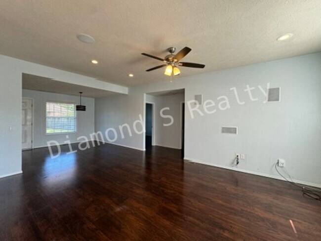 Building Photo - JUST REDUCED! Nixa Location - 3 Bedroom Ho...