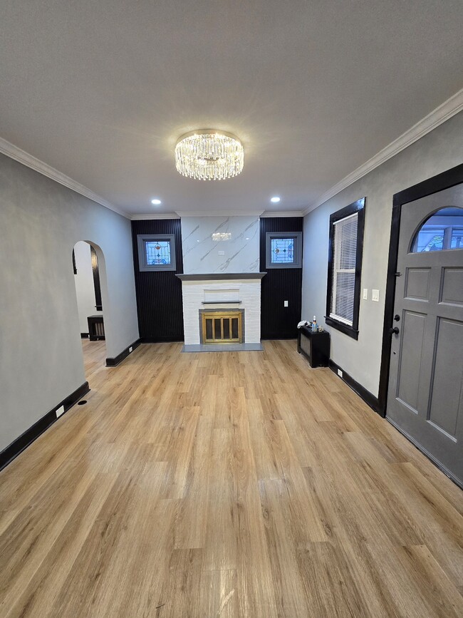 Building Photo - 33 Delawanna Ave