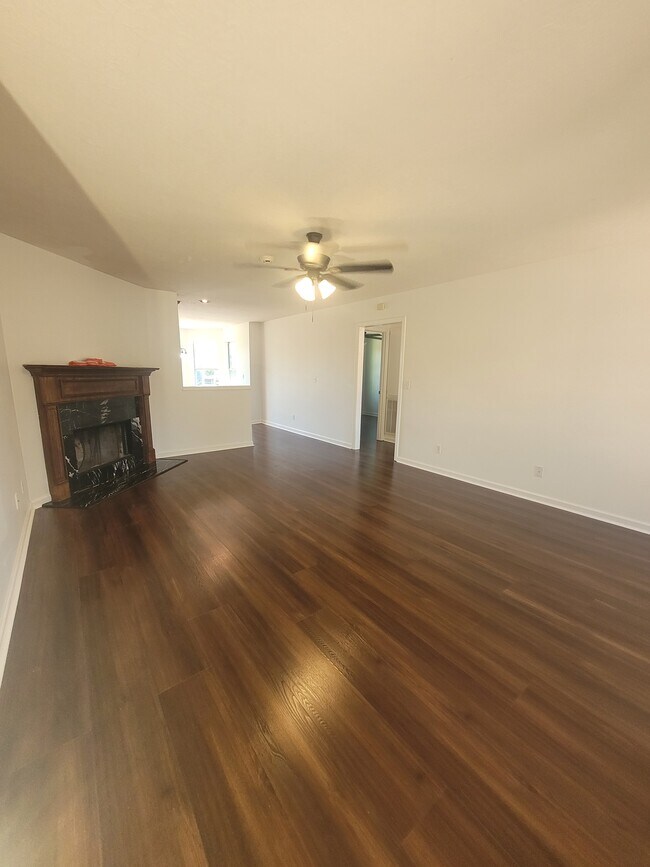 Livingroom - 250 Alex Ln