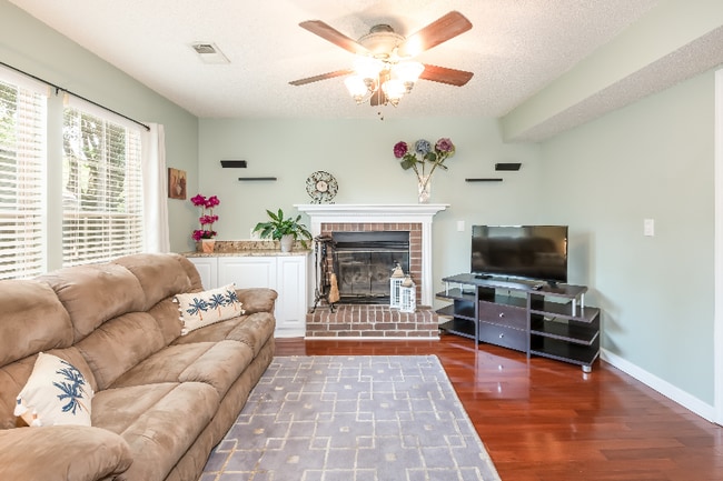 Foto del edificio - 2785 Flower Creek Way