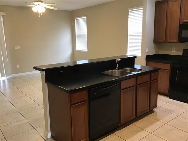 Foto del edificio - 305 Pine Arbor Cir