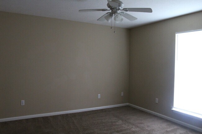 Foto del edificio - 134 Westcott Ln