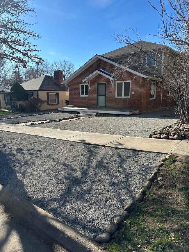 Building Photo - 2220 Grove Cir