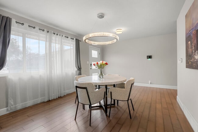 Dining room - 1401 S Holly St