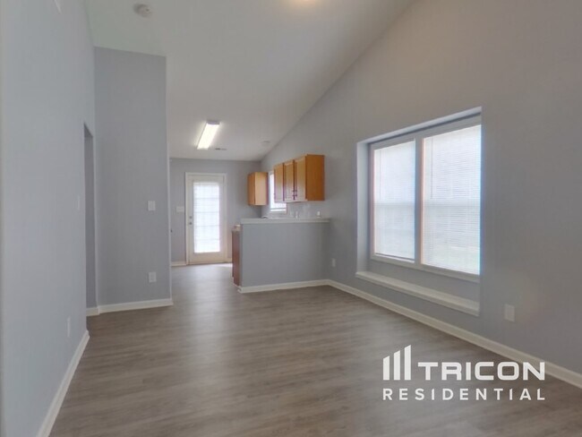 Building Photo - 10429 Hugue Way