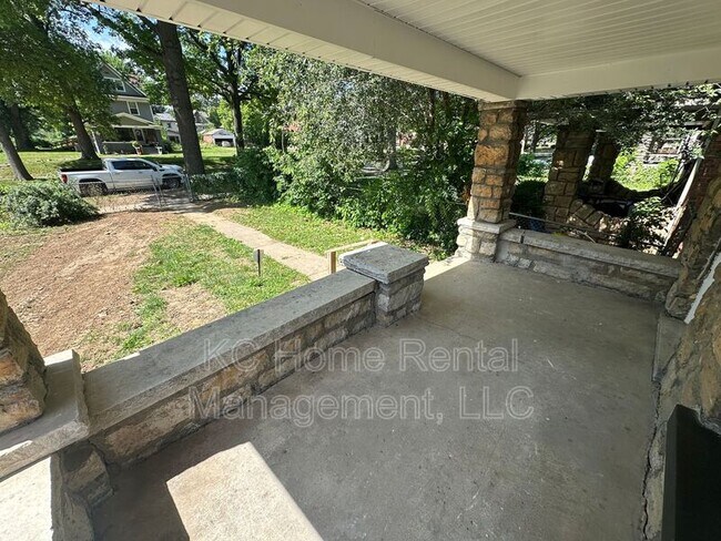 Building Photo - 2958 Lockridge Ave