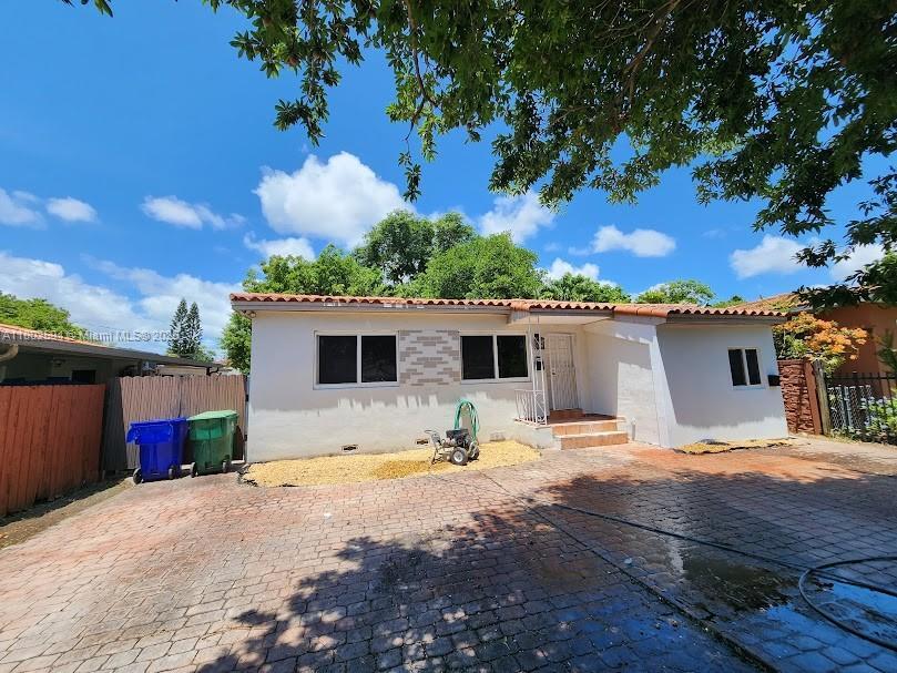 Primary Photo - 2754 SW 34th Ave