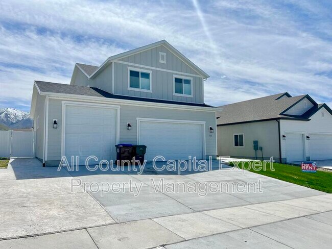 Building Photo - 711 W 660 S