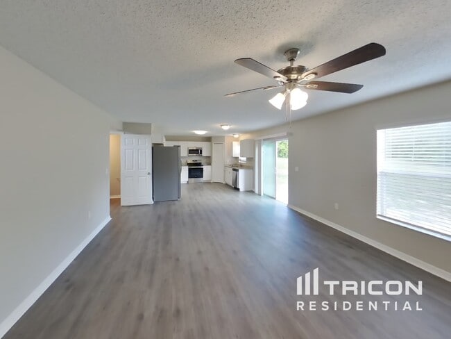 Building Photo - 13085 Siam Dr