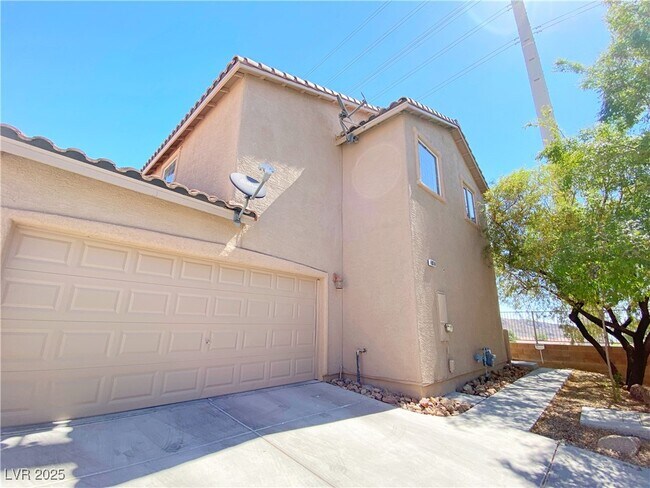 Building Photo - 4074 Sparrow Rock St