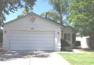 Building Photo - 3122 E Topeka Dr