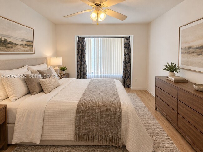 Foto del edificio - 1740 Palm Cove Blvd