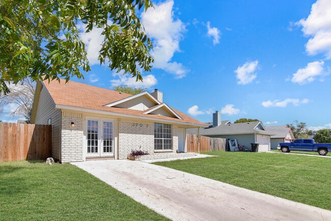 Building Photo - 3707 Holbert Dr