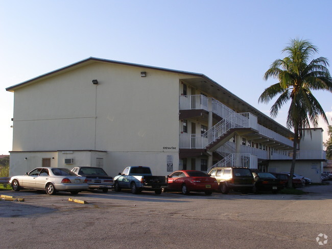 Primary Photo - Silverado Apartments