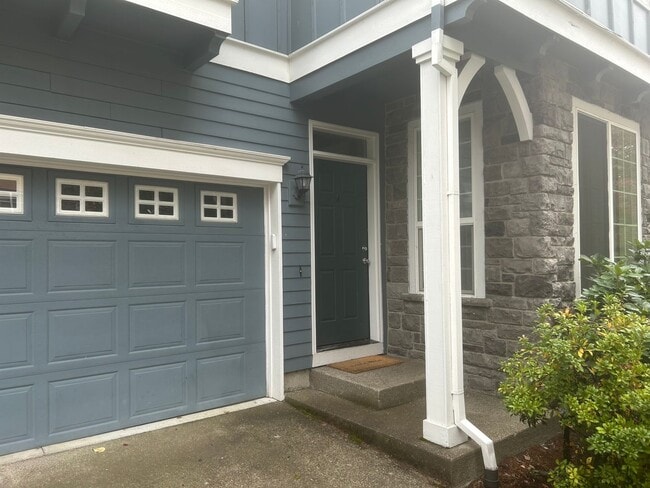 Foto del edificio - Spacious 4 Bedroom (plus den), 3 Bath Home...