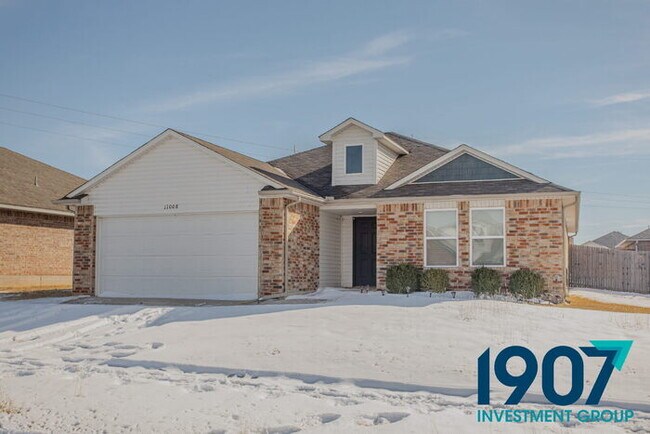 Foto del edificio - Contemporary 3-Bedroom Home in Yukon – Modern Finishes & Open Layout!