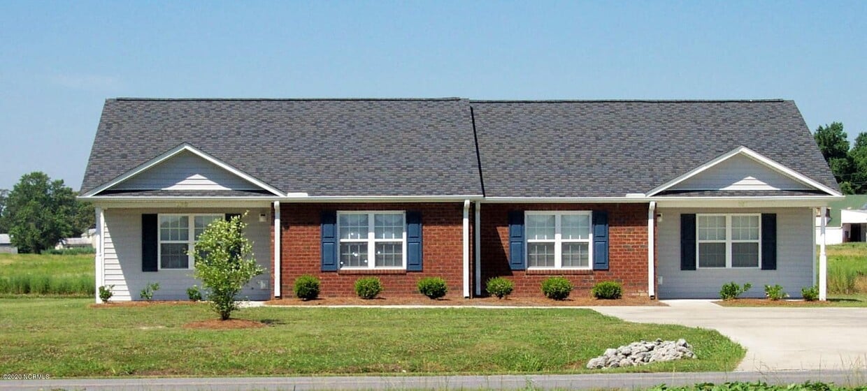 4652 Weyerhaeuser Rd, Ayden, NC 28513 Townhome Rentals in Ayden NC