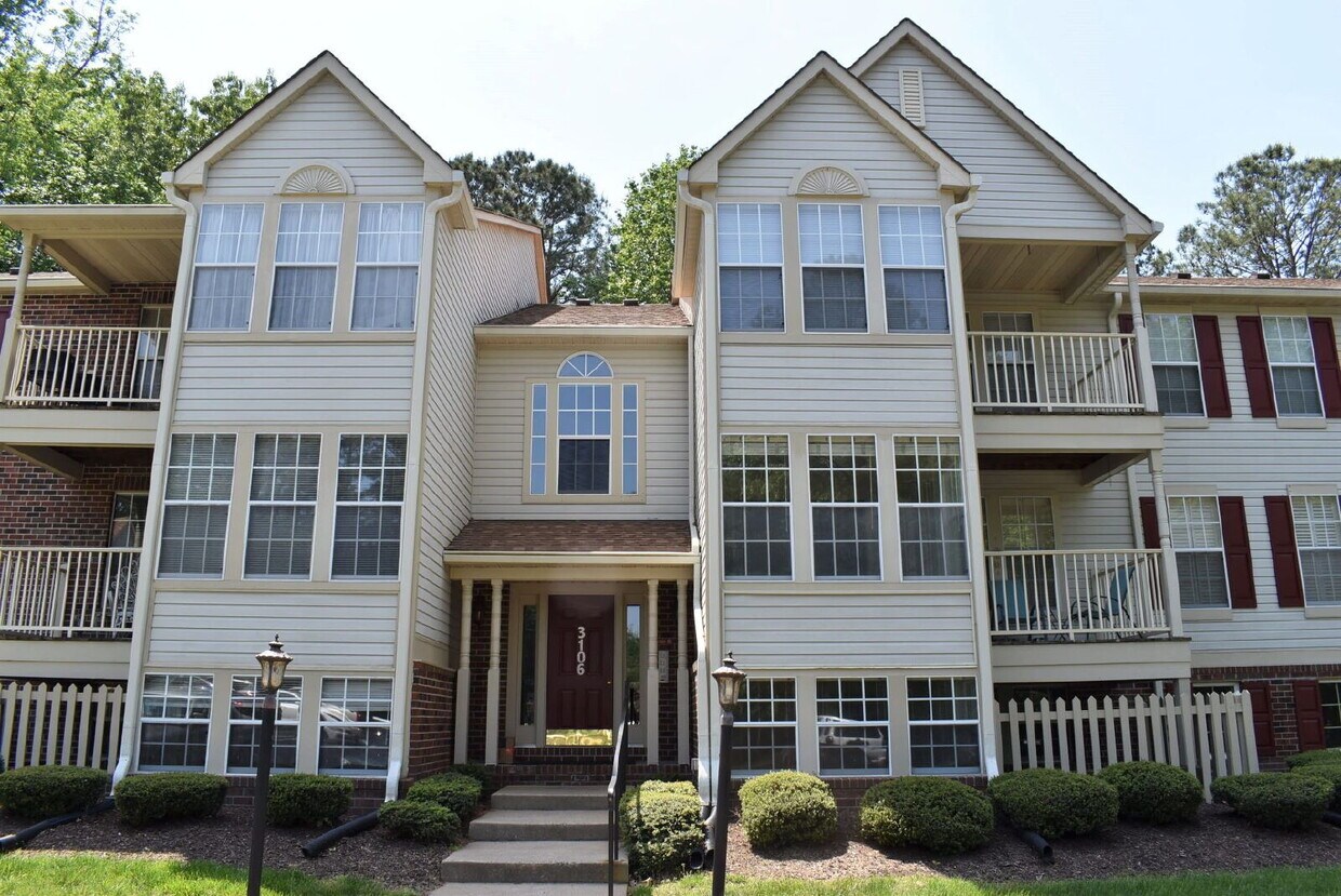 Foto principal - 2 BR, 2 BA Pemberton Oaks Condo