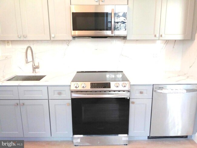 Building Photo - 317 N 33rd St