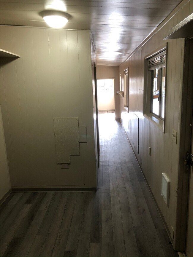 Foto del edificio - Newly Renovated Trailer at The Oak Creek Complex in McMinnville