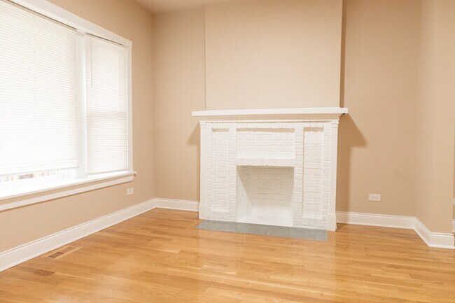 Foto del edificio - 6413 S Artesian Ave