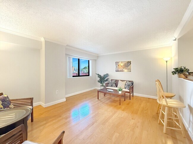Building Photo - 15 N Beacon St