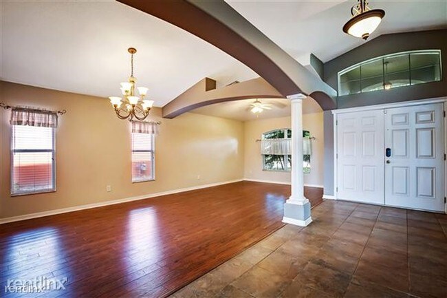 Foto del edificio - 6810 Cromwell Garden Dr