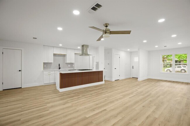 Foto del edificio - 9006 Lodge Ct