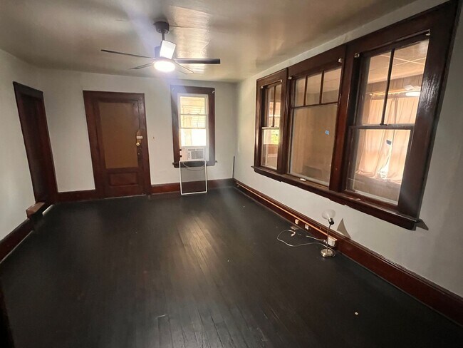 Foto del edificio - 491 Allyn St
