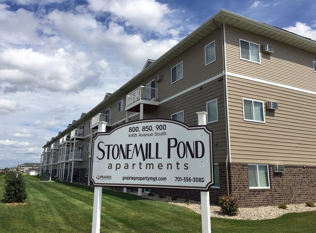Apartment Exterior - Stonemill Apartments in South Moorhead