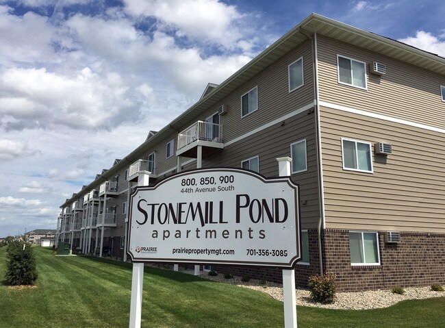 Exterior del apartamento - Stonemill Apartments in South Moorhead