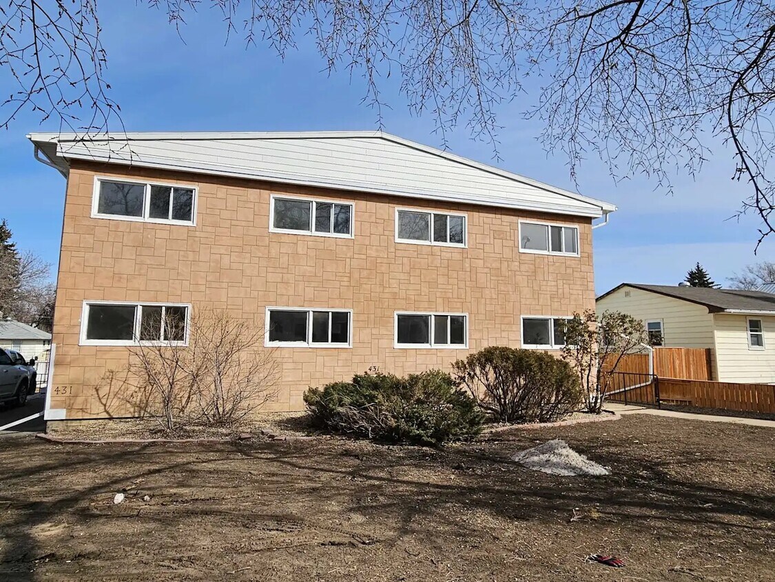 Photo principale - 431-436 6 Ave NW